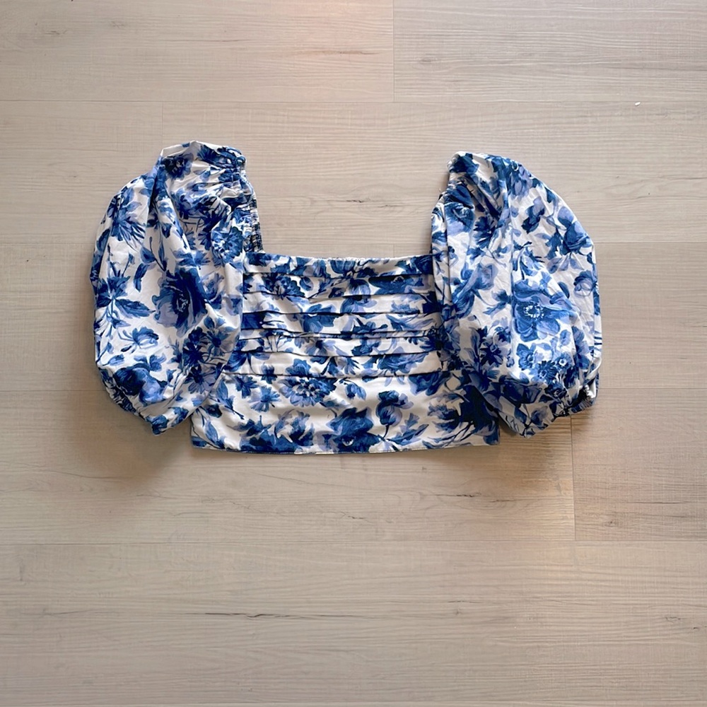 Abercrombie Puff Sleeve Ruched Crop Top size Medium